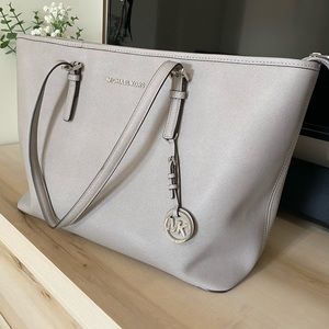 NEW WITH TAGS PEARL GREY MICHAEL KORS LAPTOP TRAVEL TOTE